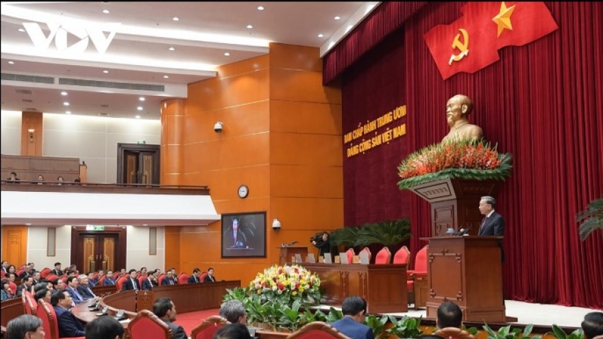 13th Party Central Committee wraps up meeting